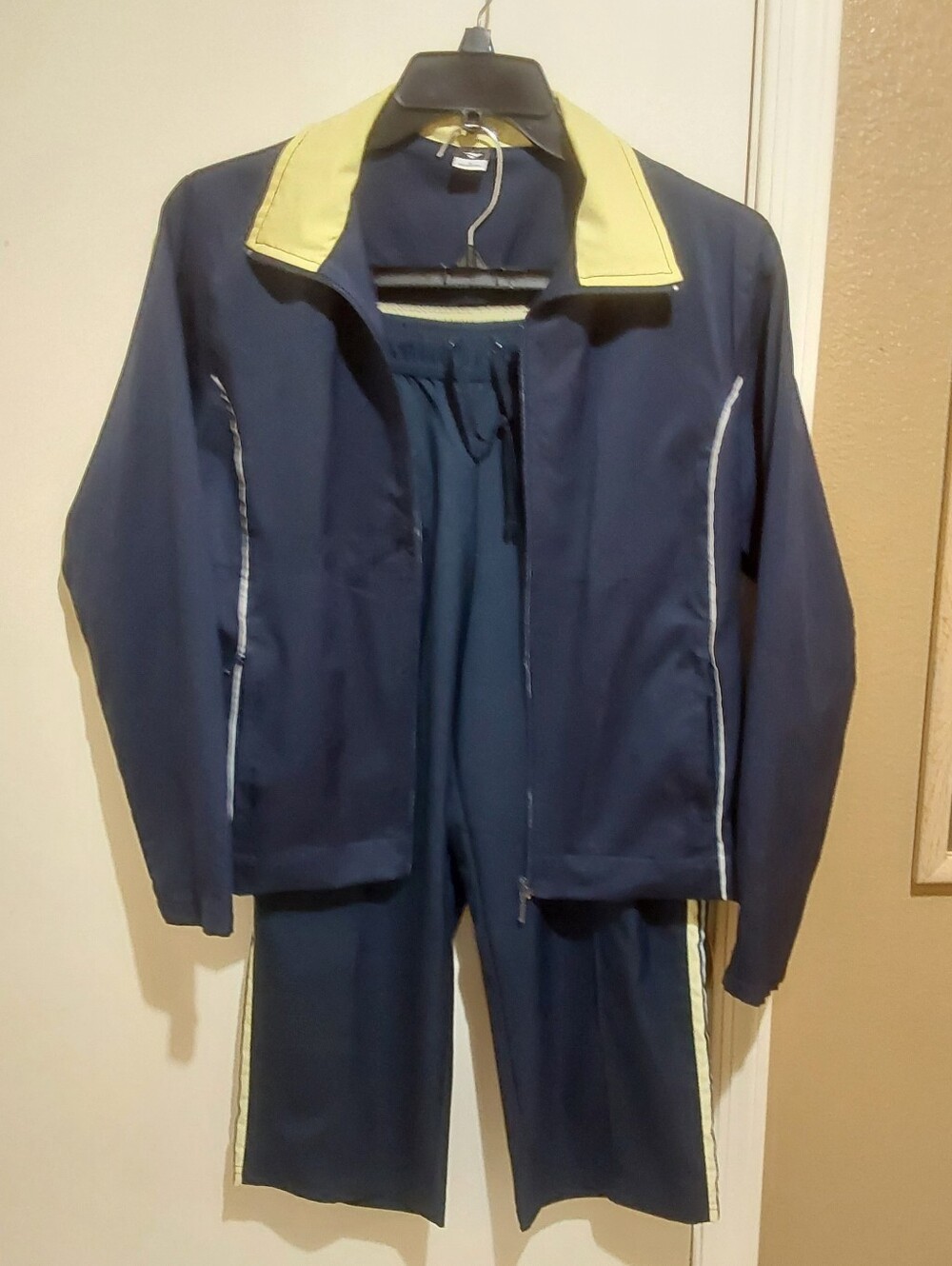 🌺 Like New Navy and Yellow Athletic/Jogging Set